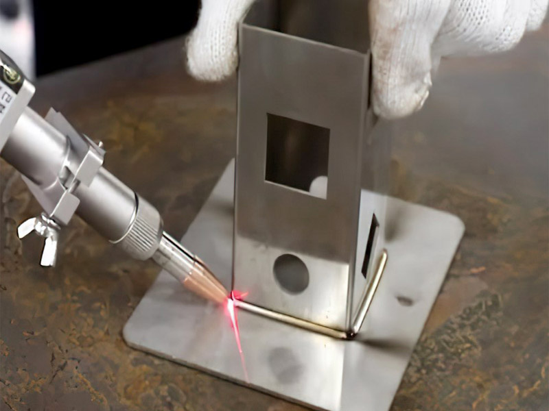 Ứng dụng và tiềm năng của máy hàn laser fiber trong sản xuất 