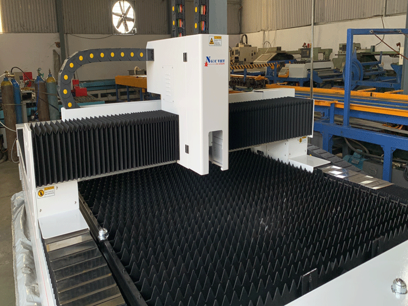 Máy cắt laser fiber tại xưởng Ngọc Việt CNC