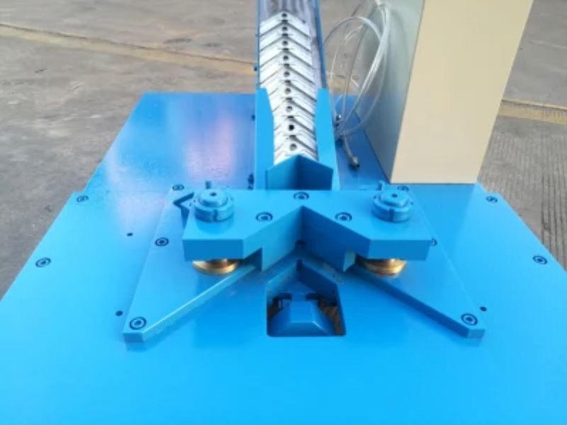 Máy Vào Ke Góc Ống Gió