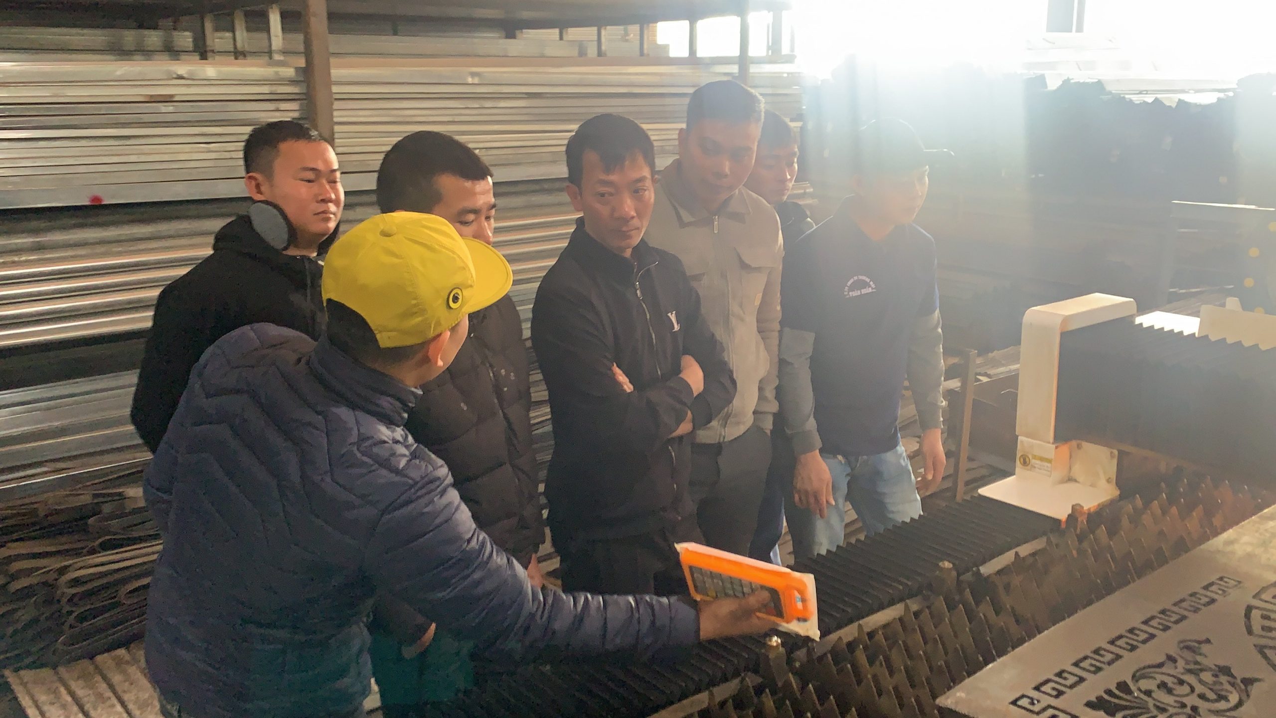 Máy Laser Fiber Bàn Đơn 14 z3369542378260 9fd6e759201a47ce1e3f35169bc1a56c 1 scaled